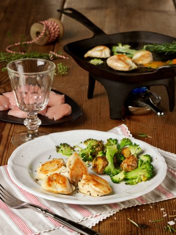 poulet-auf-tischgrill-broccoli-kartoffeln