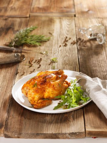 halbes-poulet-grilliert-rosmarin-rucola-salat
