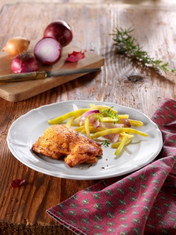 grillierter-pouletschenkel-filet-bohnen-zwiebeln