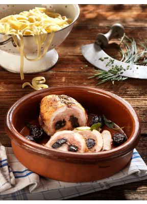 poulet-gefüllt-mit-doerrpflaumen-nudeln-schnittlauch