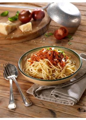 spaghetti-bolognese-poulet-parmesan-tomaten-basilikum