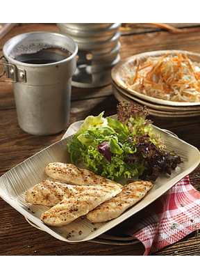 poulet-schnitzel-salat-blechbecher