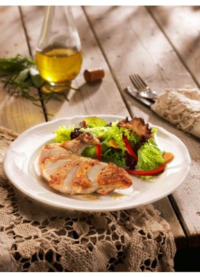 poulet-filet-salat-oelflasche-besteck