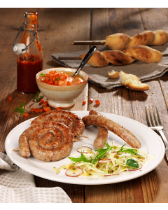 grillwurst-poulet-salat-teller-ketchup-grillbrot